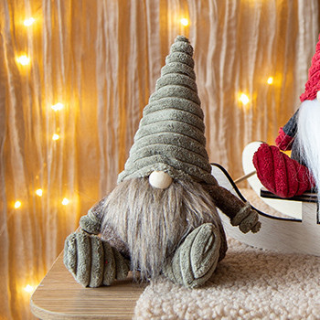 TONTTU VIHREÄ ISTUVA SAMETTIHATTU