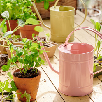 KASTELUKANNU PELTI ERI VÄREJÄ 1,7 L